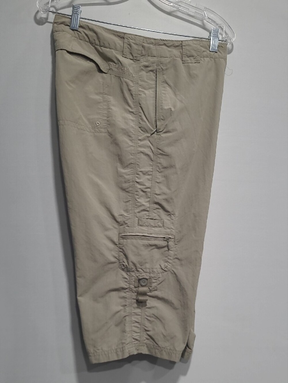 COLUMBIA Titanium Beige Cargo Capri Shorts Sz 14 OMNI DRY Zipper Pocket 36"waist - Picture 4 of 16